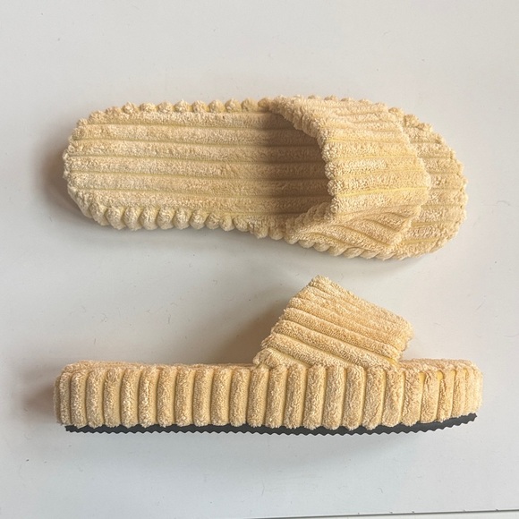 Platform Ribbed Slides in Yellow - Picture 2 of 2